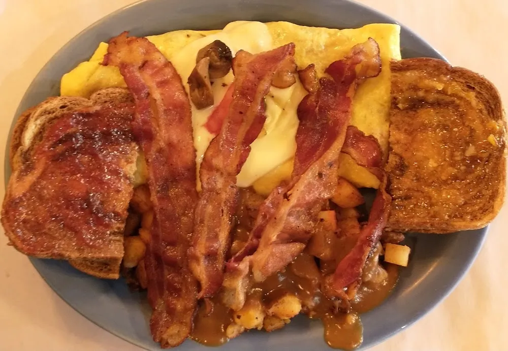 Vegetable Cheese w Potatoes w Gravy w Bacon